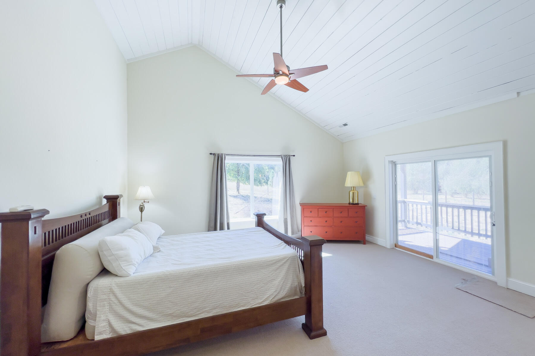 263 Deadwood Road Lewiston, CA 96052 - Photo 25 of 41 Primary Suite