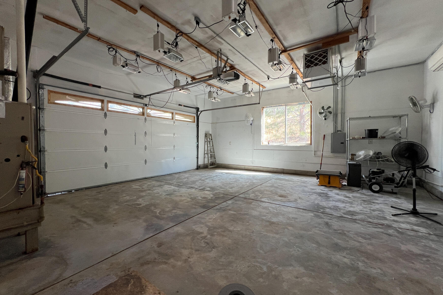 263 Deadwood Road Lewiston, CA 96052 - Photo 31 of 41 Garage