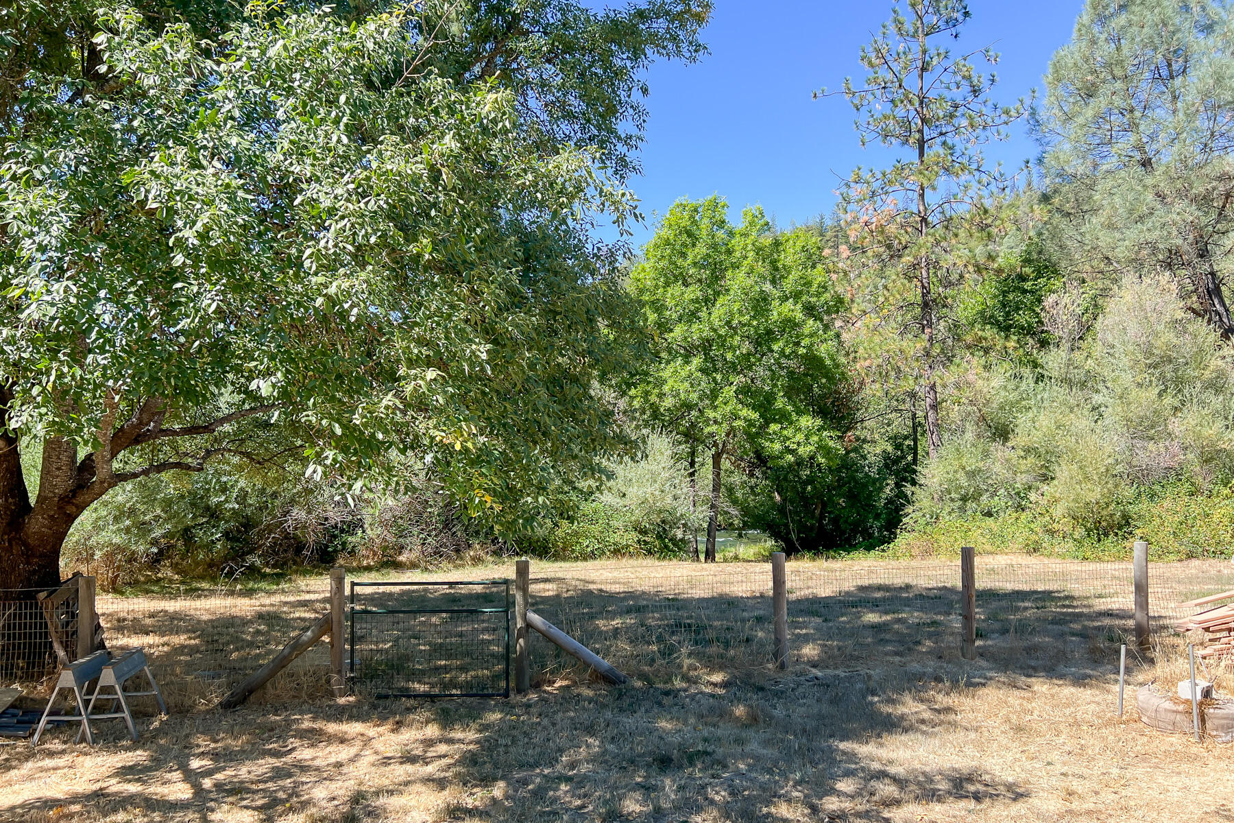 263 Deadwood Road Lewiston, CA 96052 - Photo 32 of 41 Fence and gate to river