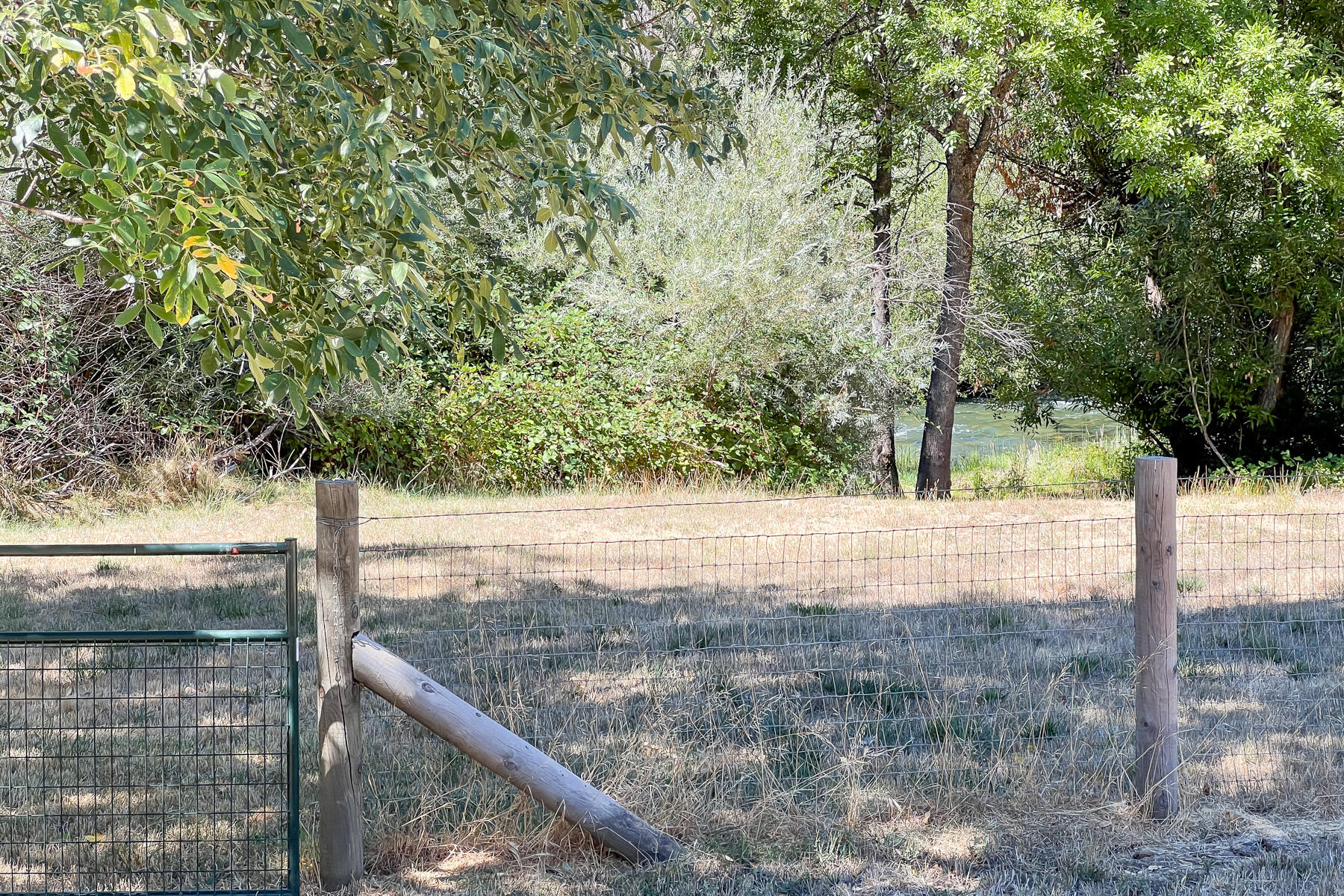 263 Deadwood Road Lewiston, CA 96052 - Photo 10 of 41 Gate to river