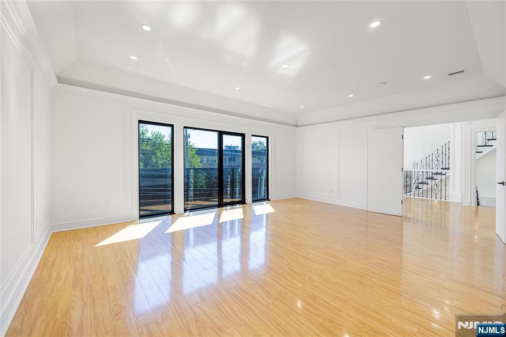 1080 River Road Edgewater, NJ 07020 - Photo 23 of 48