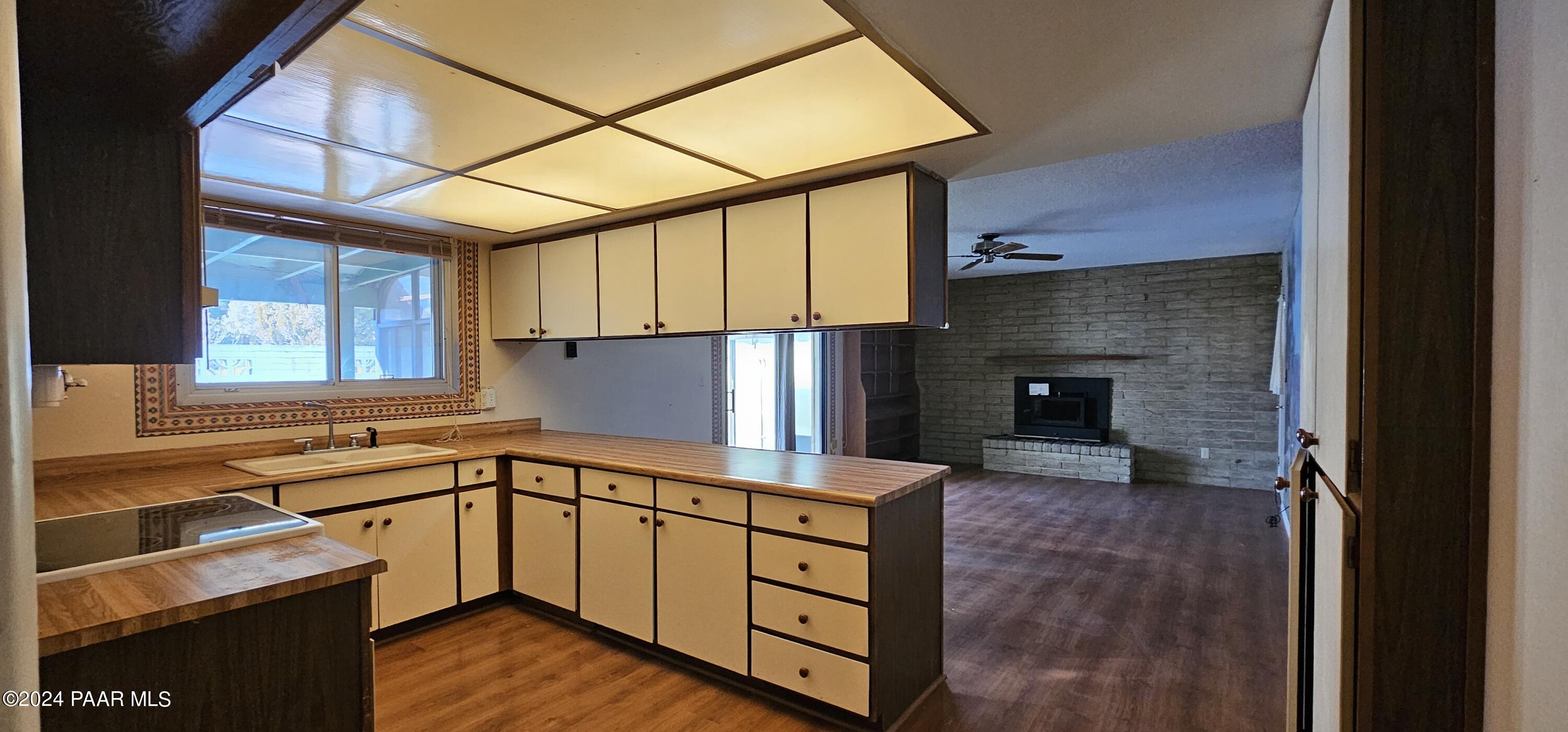 1709 Meadowbrook Road Prescott, AZ 86303 - Photo 4 of 29 Kitchen Dining Combo