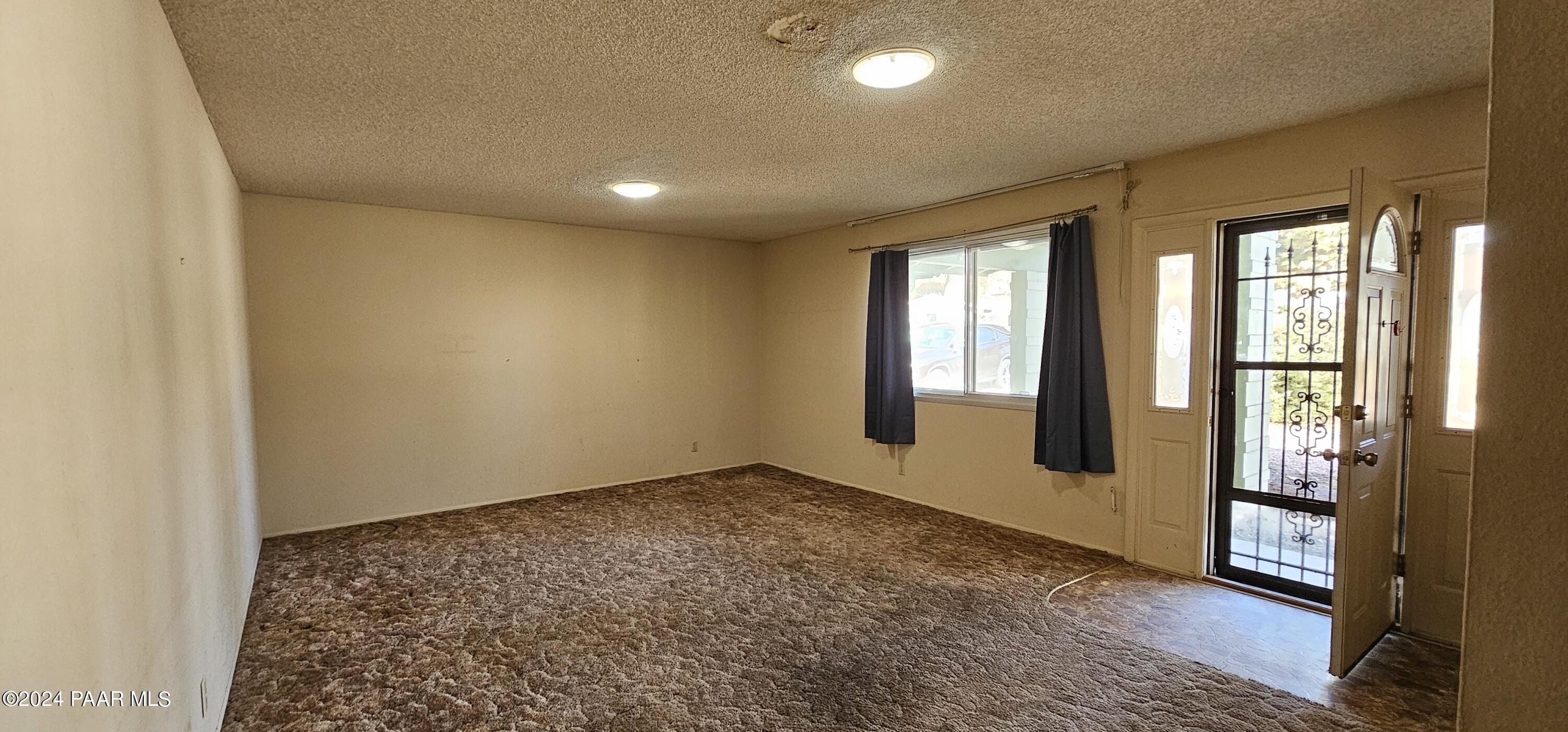 1709 Meadowbrook Road Prescott, AZ 86303 - Photo 6 of 29 Living Room
