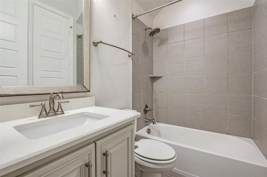 10482 Tobias Lane Frisco, TX 75033 - Photo 24 of 40 a bathroom with a sink a toilet and a bathtub