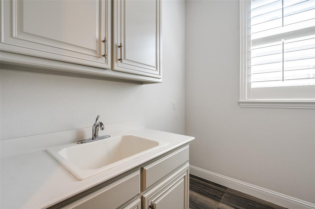 10482 Tobias Lane Frisco, TX 75033 - Photo 30 of 40 a bathroom with a sink and cabinets