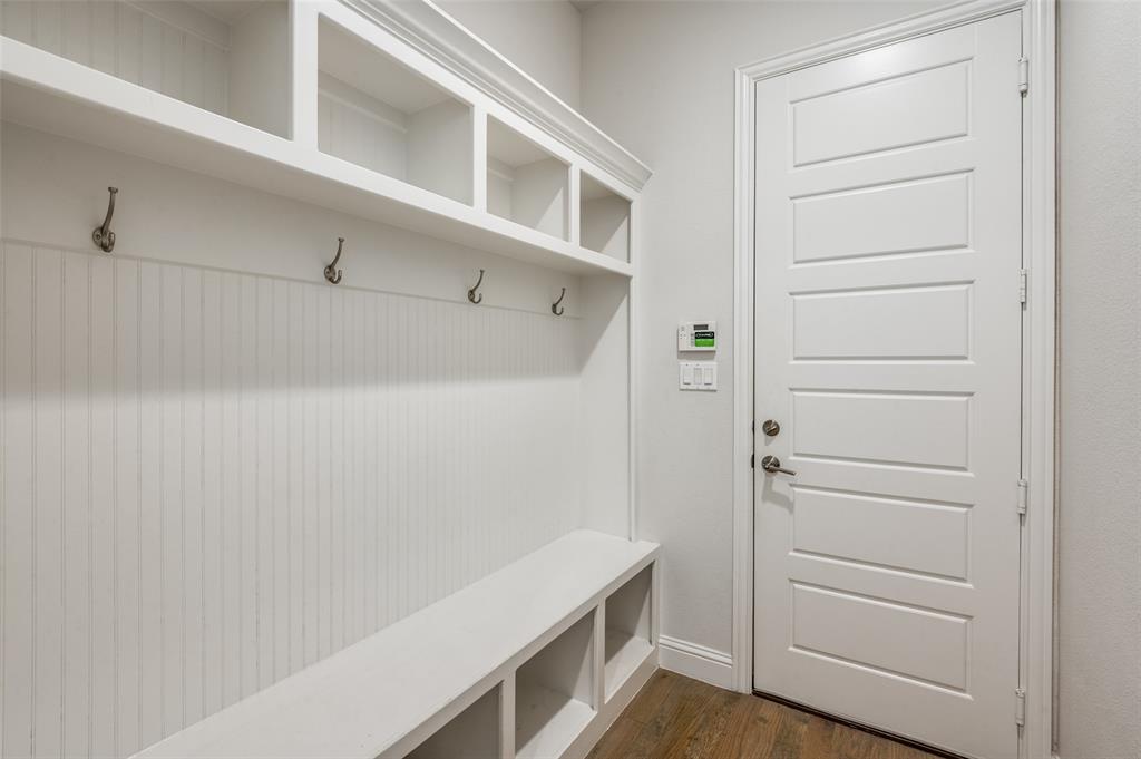 10482 Tobias Lane Frisco, TX 75033 - Photo 32 of 40 a view of an empty walk in closet