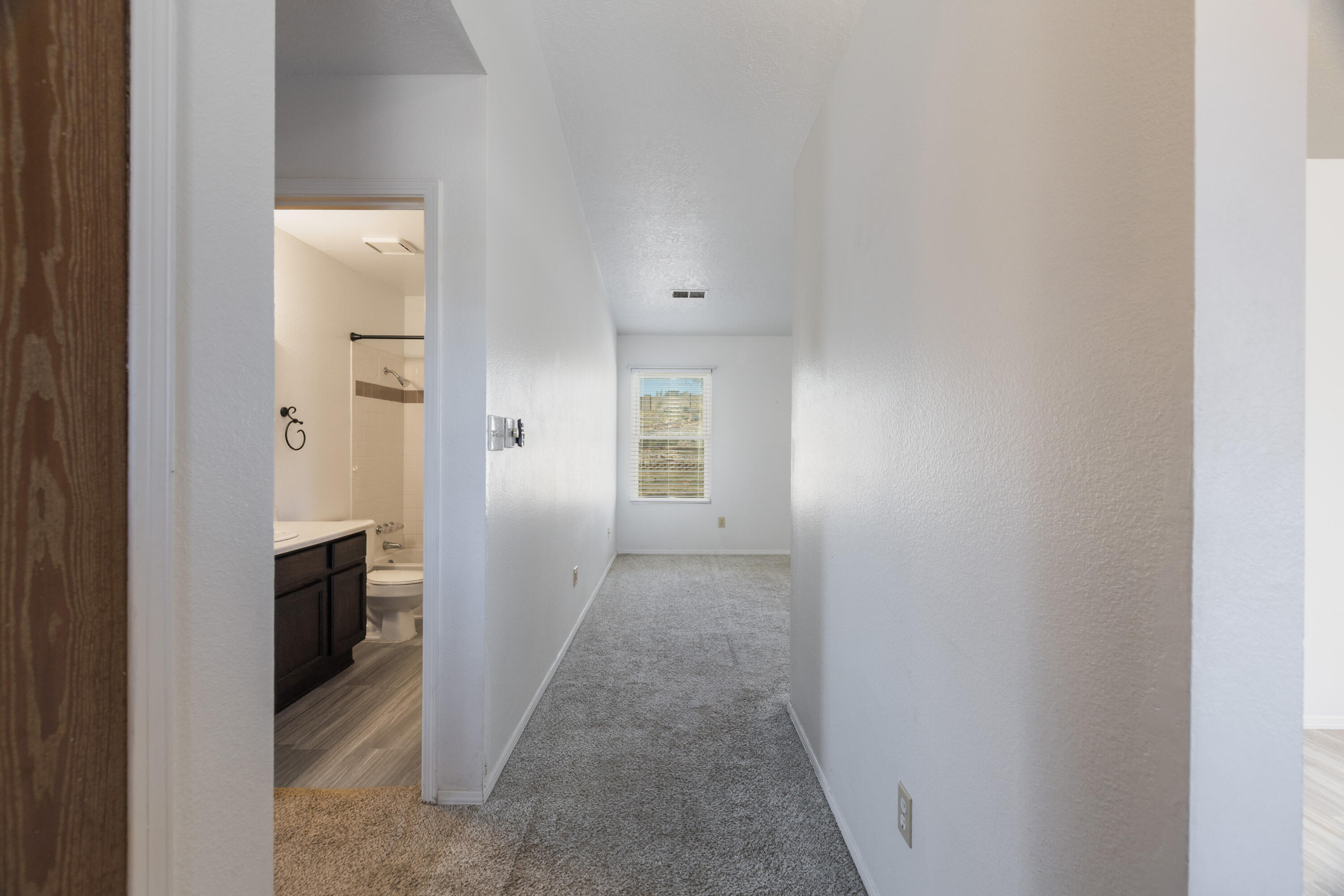 309 Asbury Road Northeast Rio Rancho, NM 87124 - Photo 3 of 26 Gallery Image 3