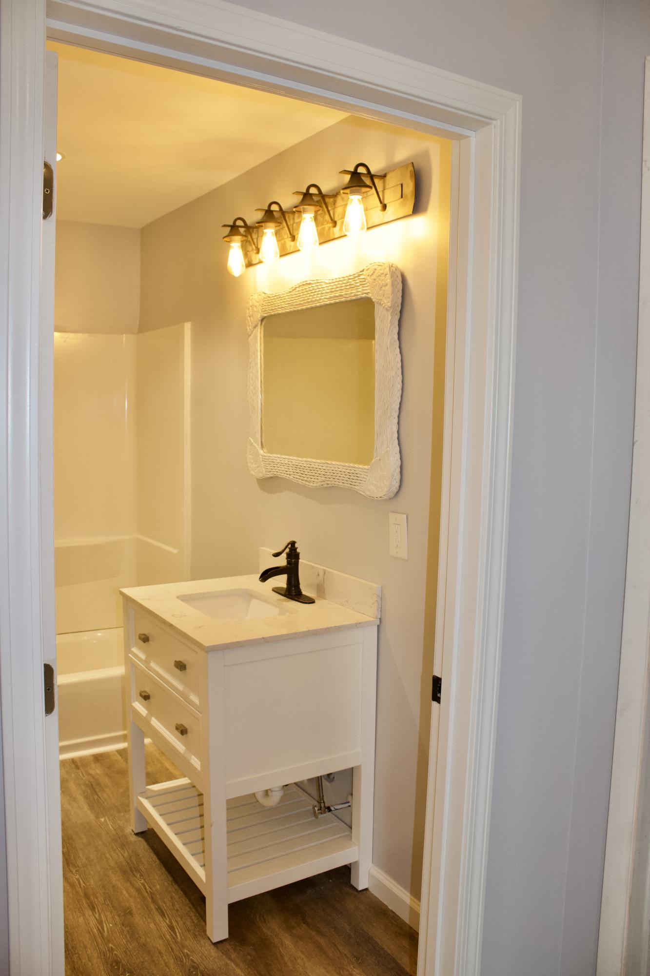 403 Pine Hill Road Elizabethton, TN 37643 - Photo 25 of 35 Main level bath