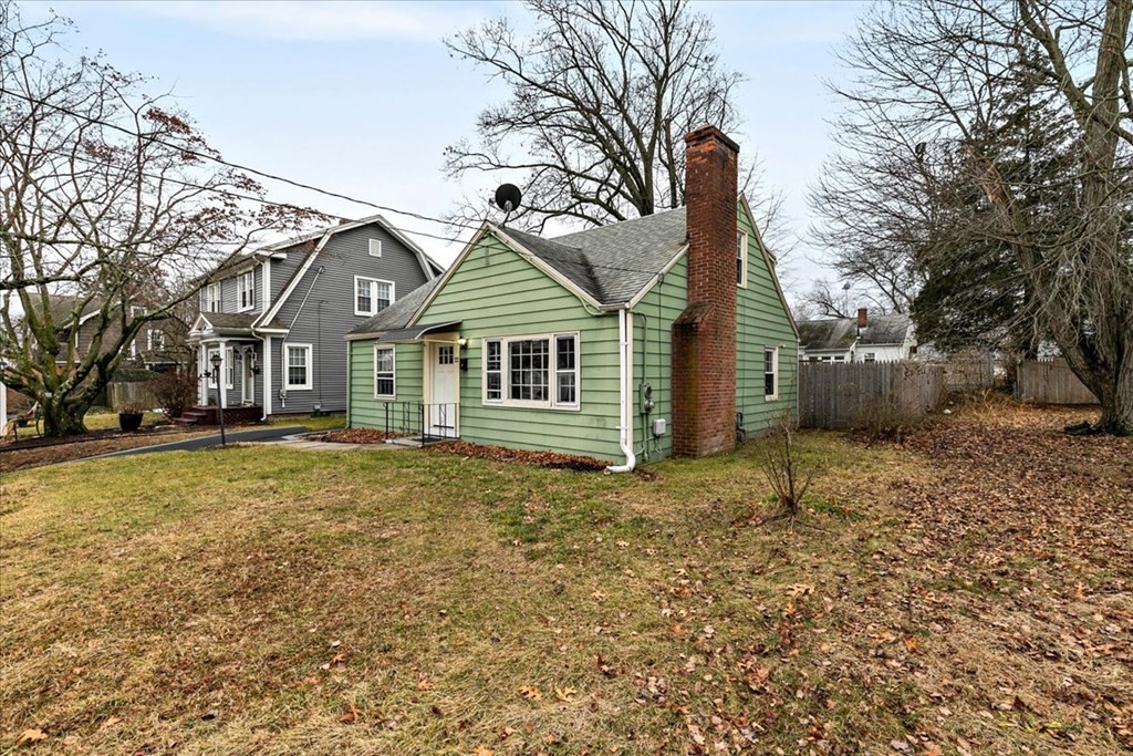 22 Lancaster Street Springfield, MA 01118 - Photo 3 of 29