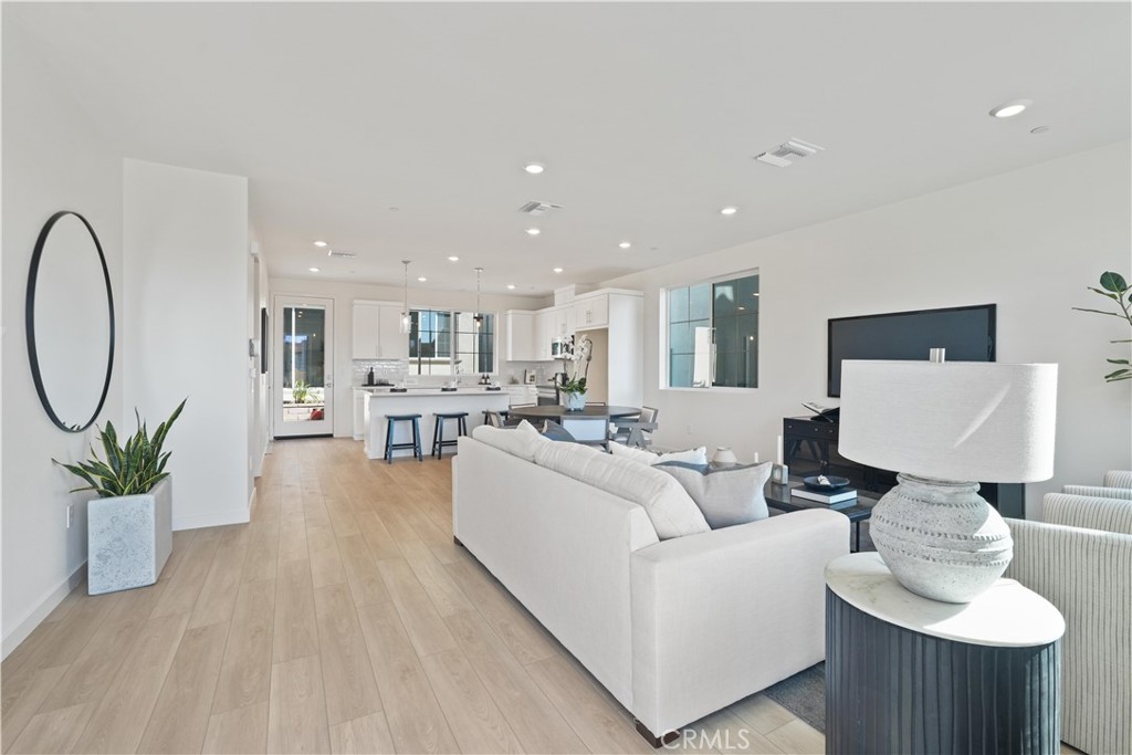 4874 Arroyo Run Moorpark, CA 93021 - Photo 3 of 33