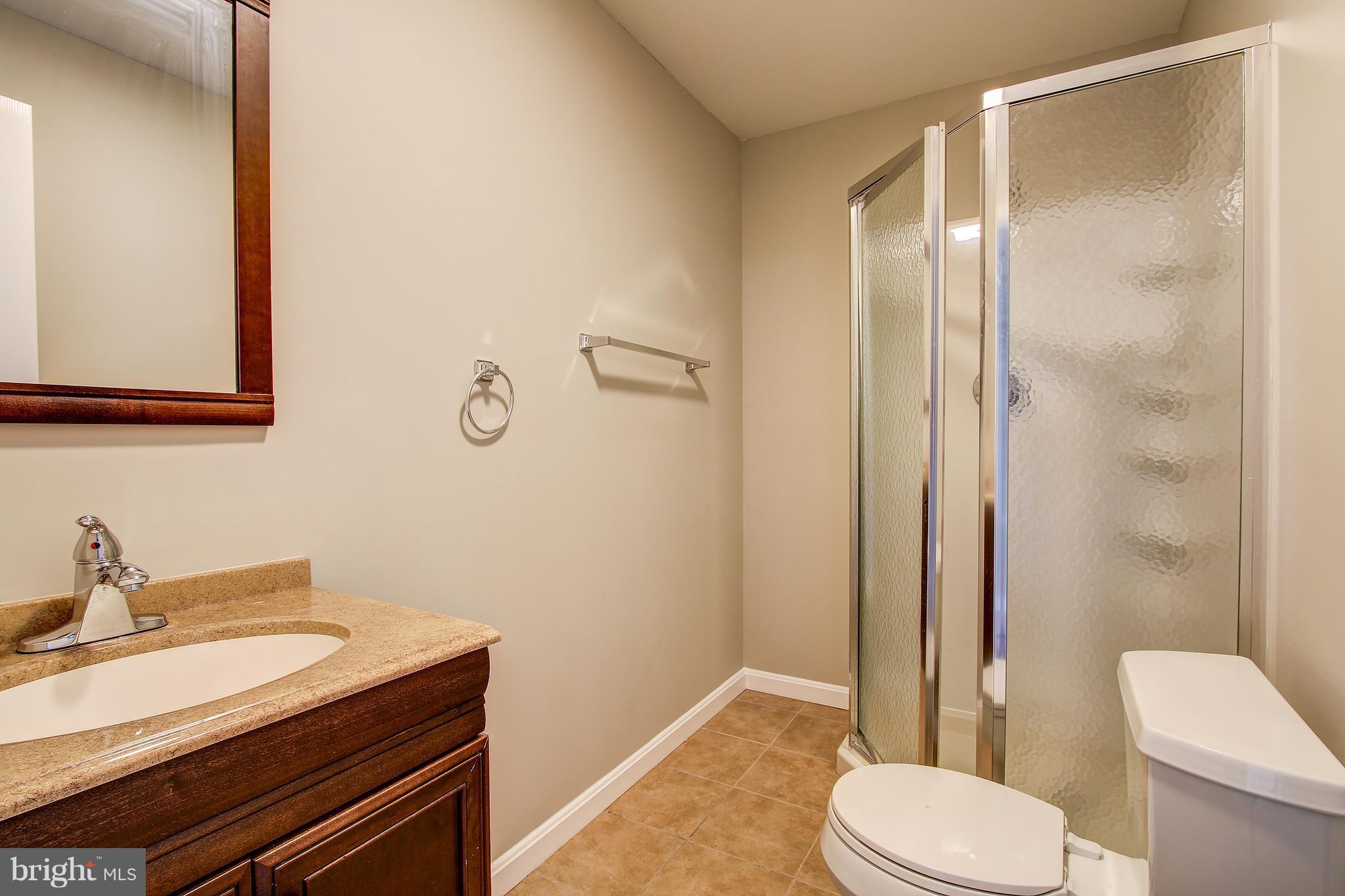 310 Woodrow Road Winchester, VA 22602 - Photo 25 of 30 Bath