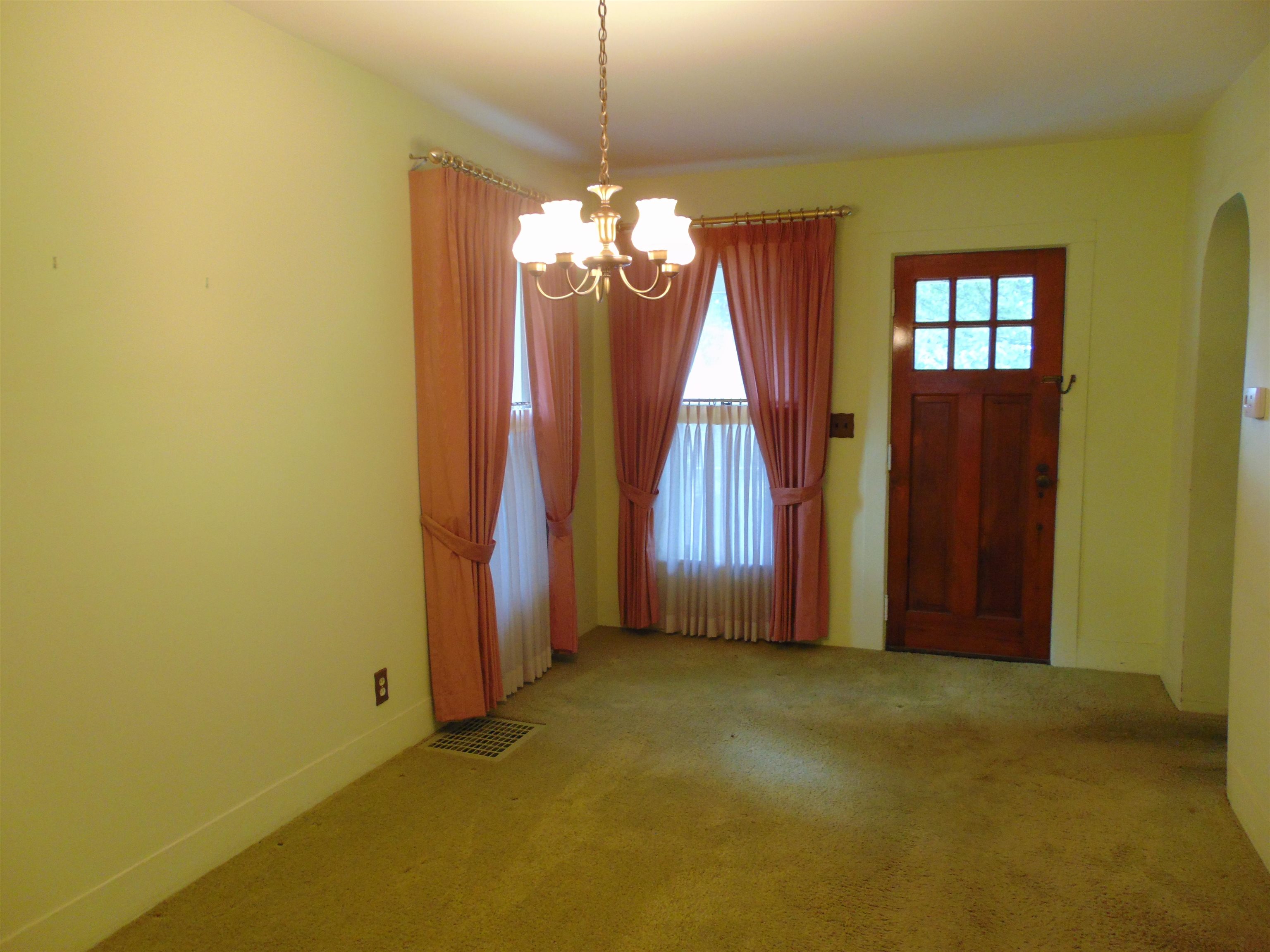 608 West Center Street Ithaca, MI 48847 - Photo 22 of 47 1911758-21.JPG