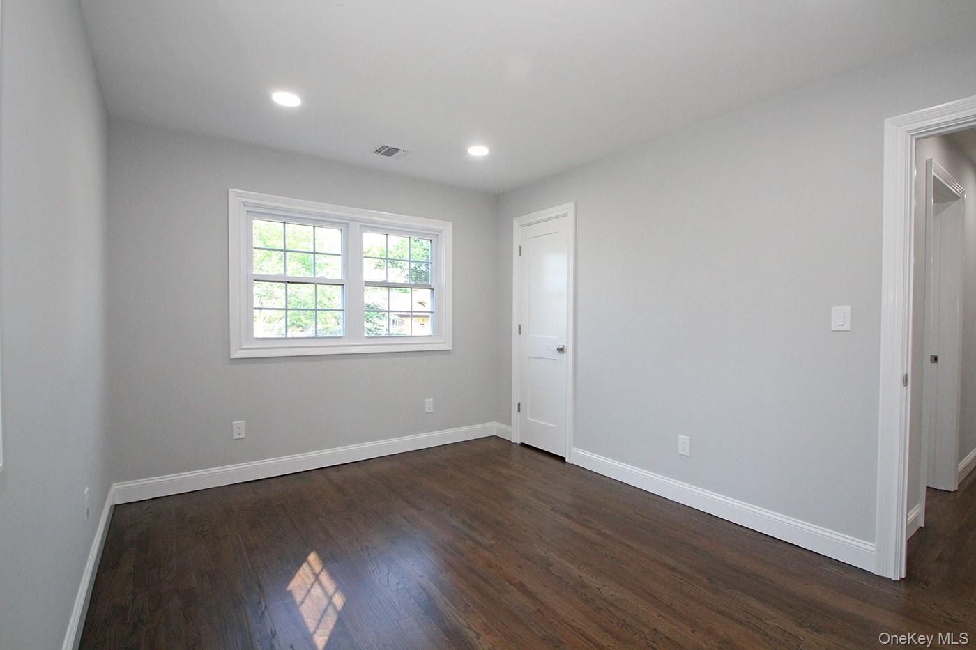 16 Eleanor Road Plainview, NY 11803 - Photo 15 of 26