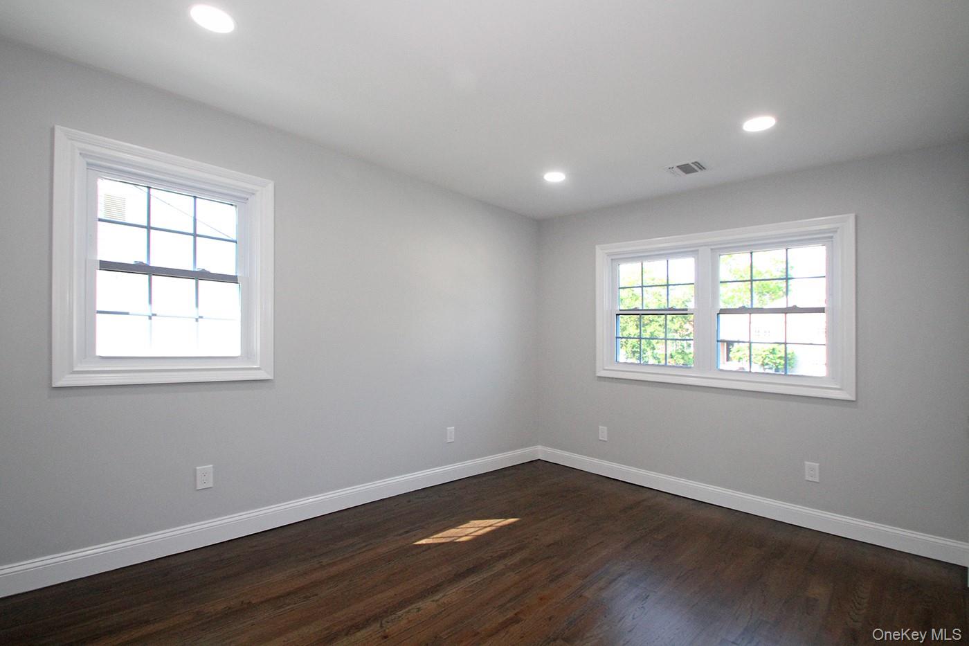 16 Eleanor Road Plainview, NY 11803 - Photo 16 of 27