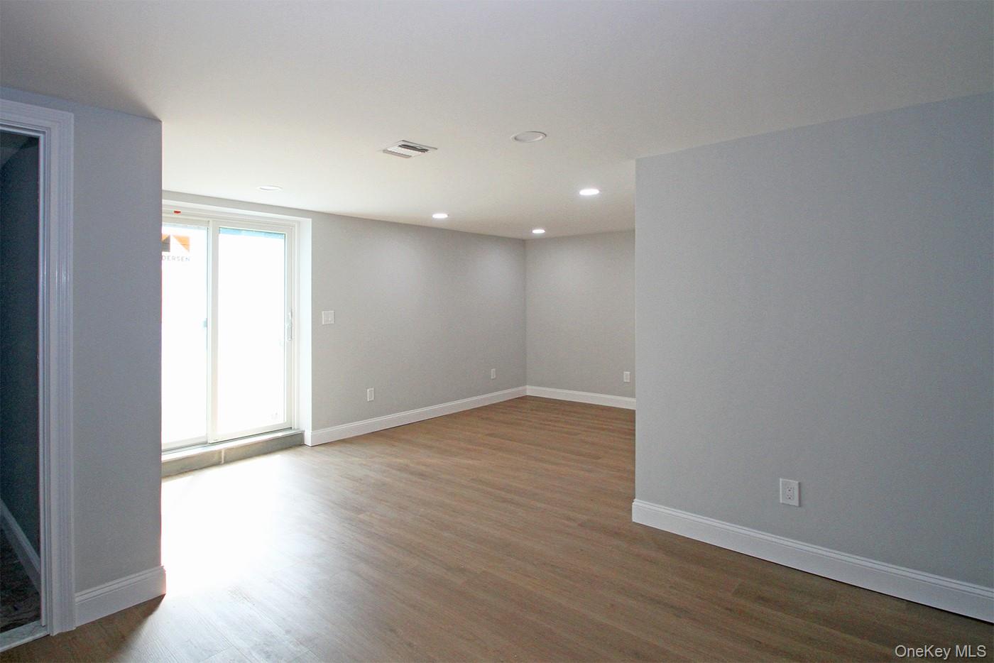 16 Eleanor Road Plainview, NY 11803 - Photo 19 of 26