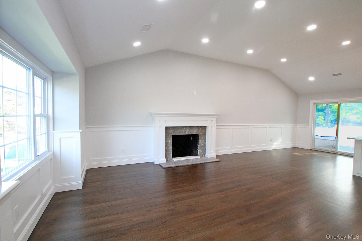 16 Eleanor Road Plainview, NY 11803 - Photo 2 of 26