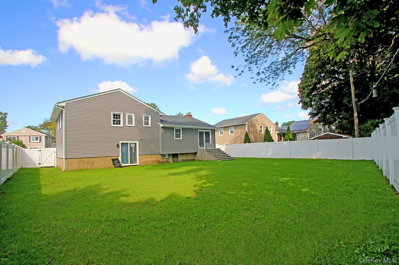 16 Eleanor Road Plainview, NY 11803 - Photo 25 of 26