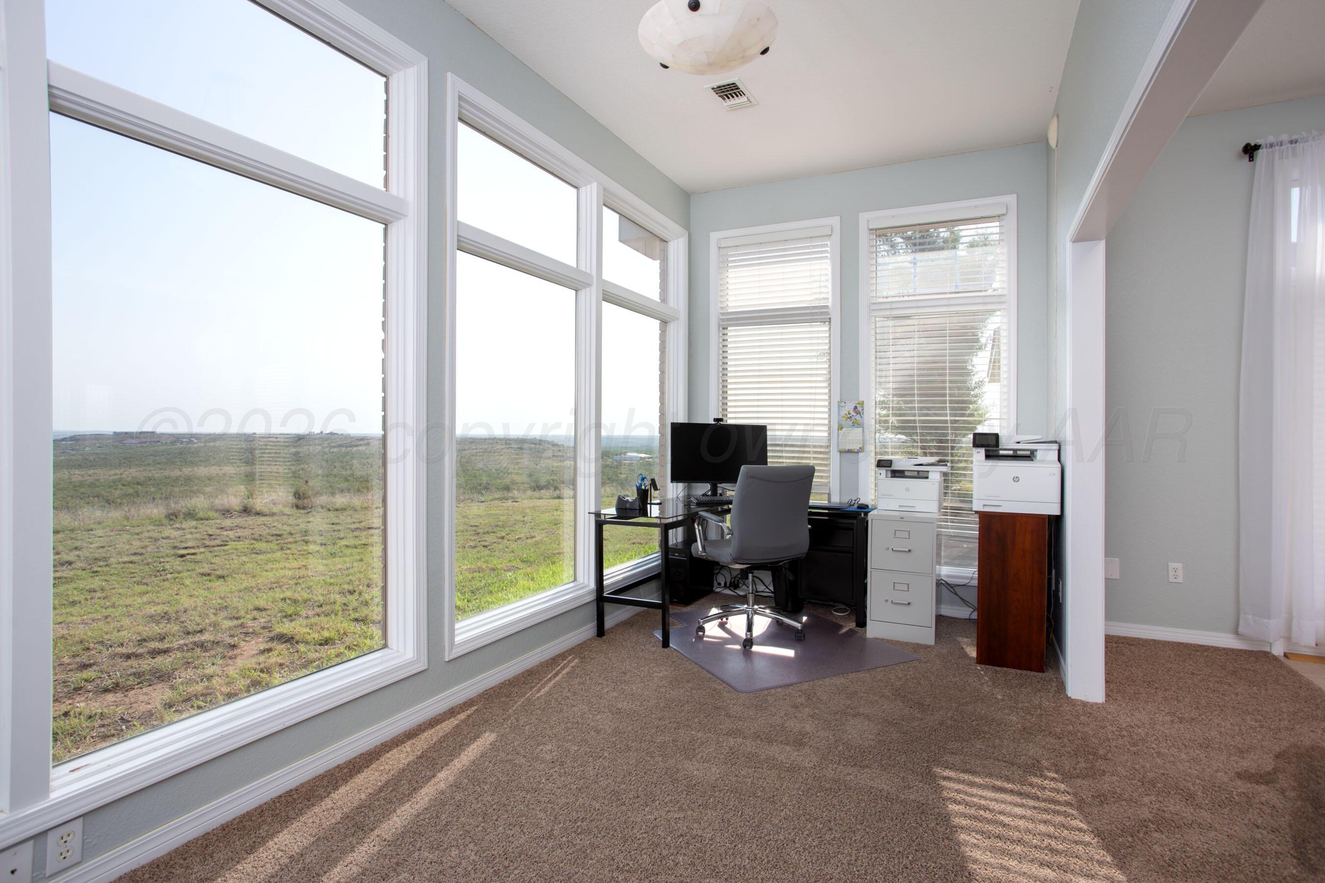 70 Stonebridge Gate Road Amarillo, TX 79124 - Photo 12 of 52 Extra sitting area in Master bedroom