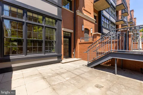 a view of entryway with a front door