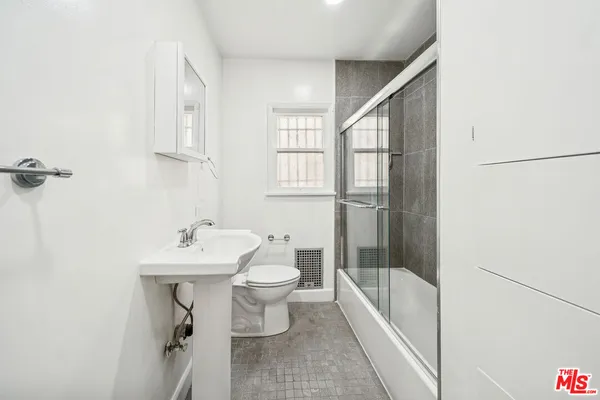 $2,695 | 7758 Rosewood Avenue, Los Angeles, CA 90036