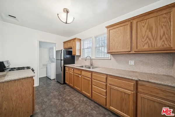 $2,695 | 7758 Rosewood Avenue, Los Angeles, CA 90036