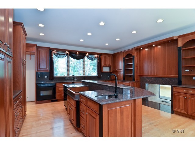 115 Dickens Road Northfield, IL 60093 - Photo 5 of 25 a kitchen with stainless steel appliances granite countertop a sink a stove and a refrigerator