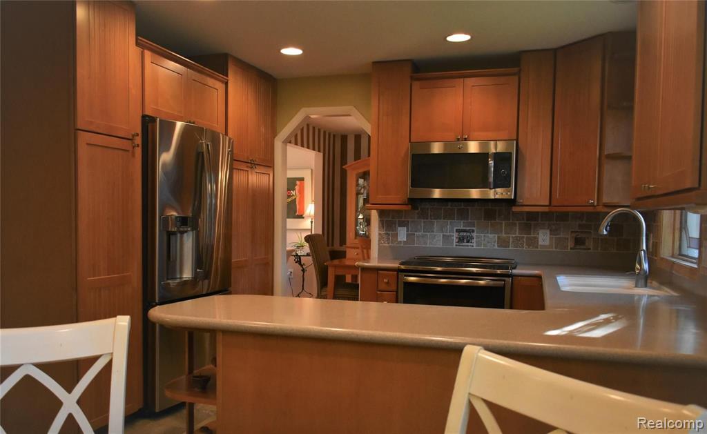 31161 Old Stage Road Beverly Hills, MI 48025 - Photo 17 of 32