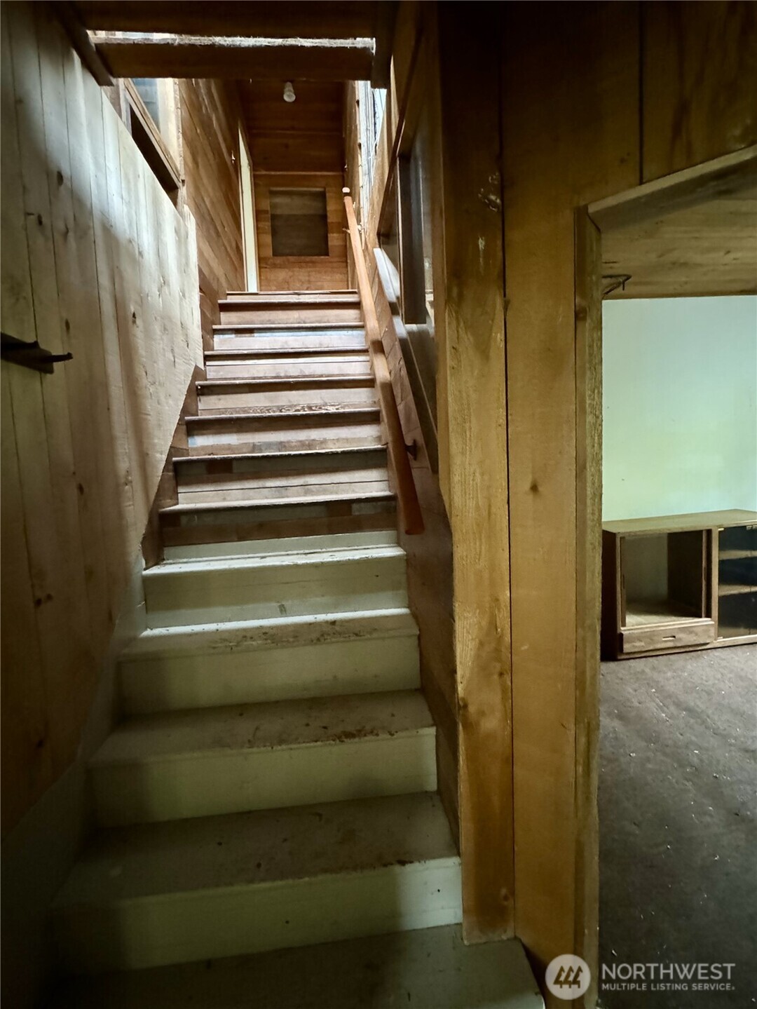 7513 Robe Menzel Road Granite Falls, WA 98252 - Photo 12 of 31 a view of entryway and hall with wooden floor