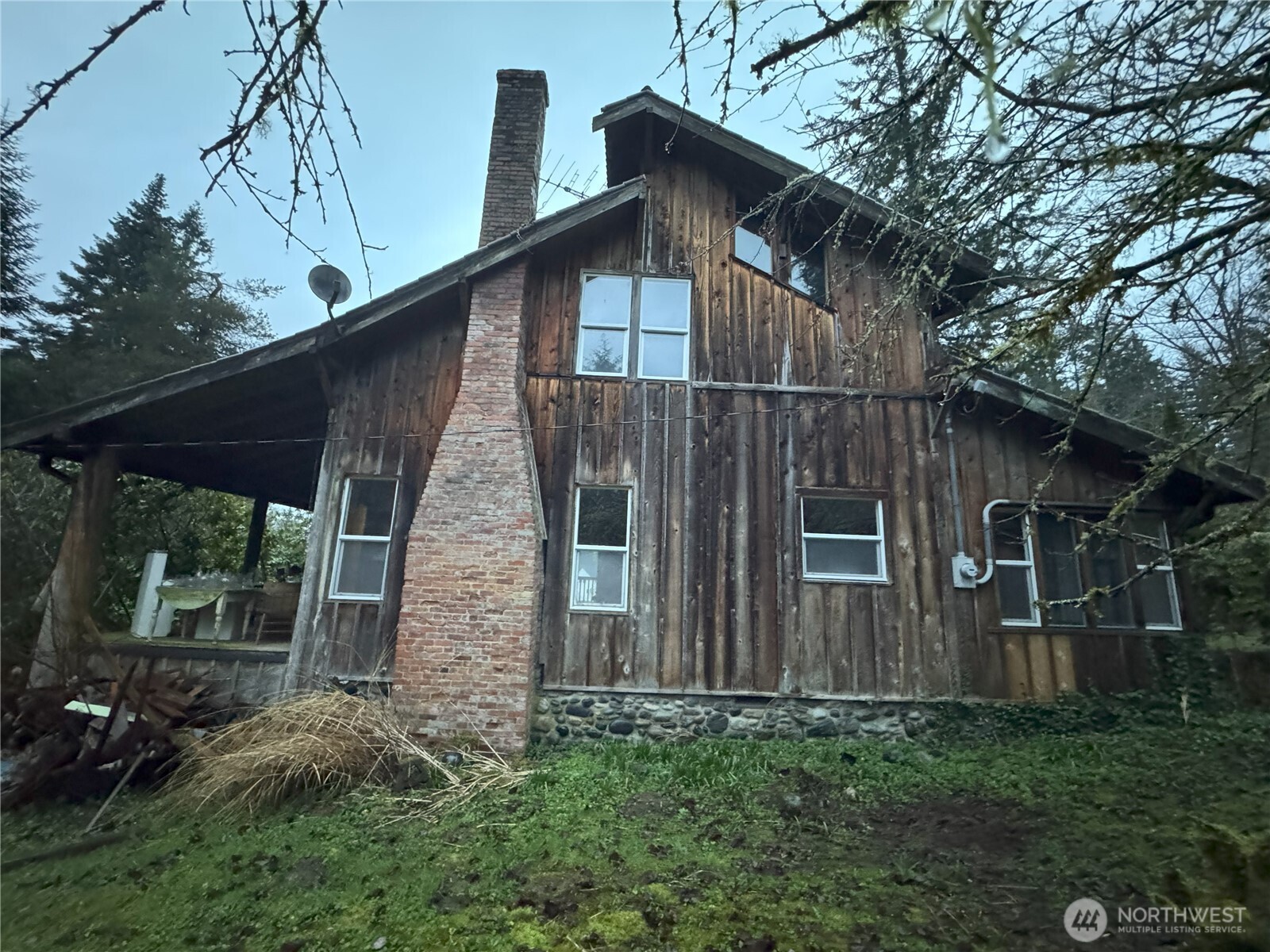 7513 Robe Menzel Road Granite Falls, WA 98252 - Photo 2 of 31 a backyard of a house with lots of green space