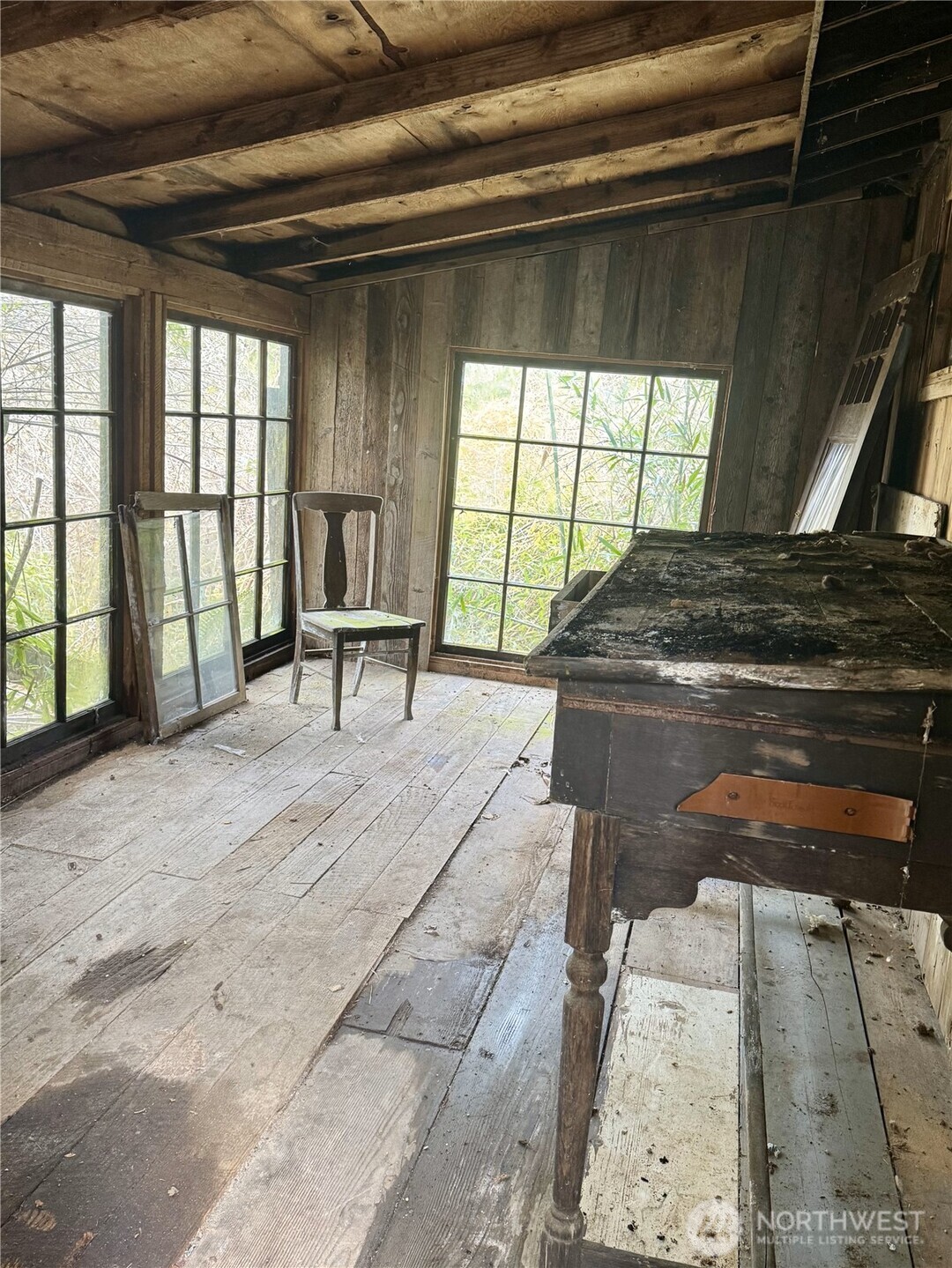 7513 Robe Menzel Road Granite Falls, WA 98252 - Photo 29 of 31 a bedroom with a bed and a large window