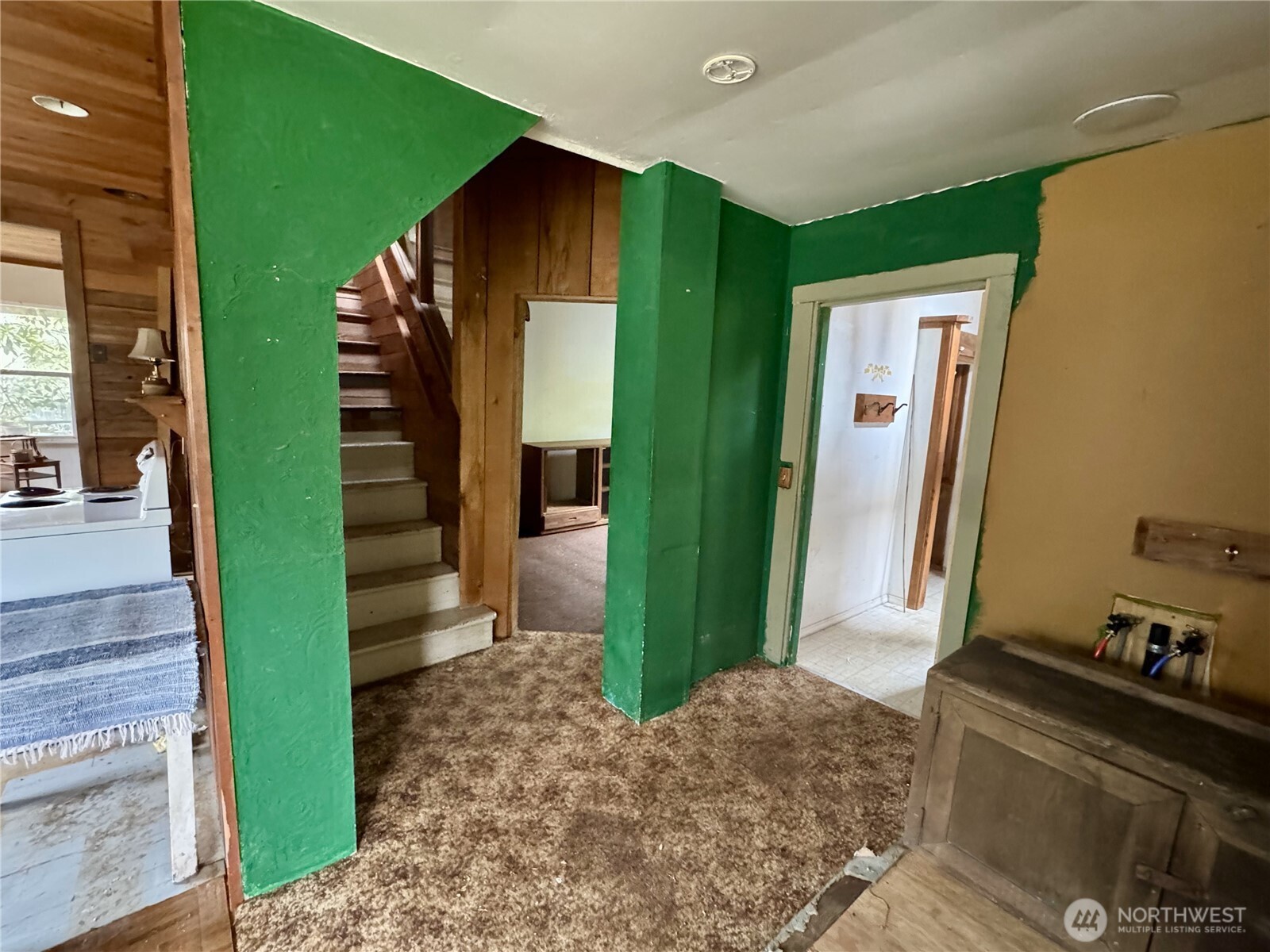 7513 Robe Menzel Road Granite Falls, WA 98252 - Photo 9 of 31 a view of entryway and hall with wooden floor