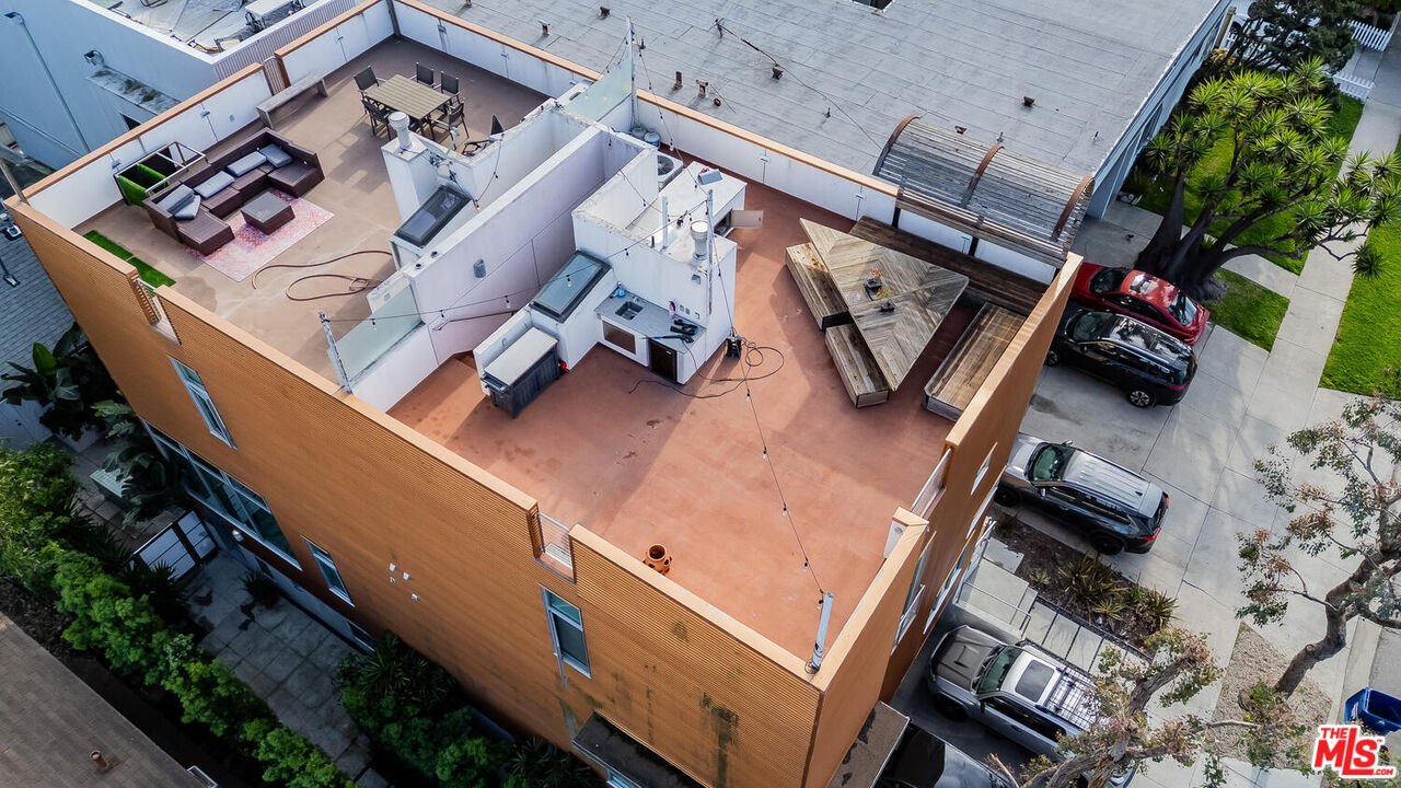 2452 Penmar Avenue Venice, CA 90291 - Photo 2 of 43