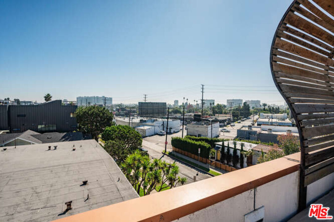 2452 Penmar Avenue Venice, CA 90291 - Photo 30 of 43 a view of a balcony with an outdoor space