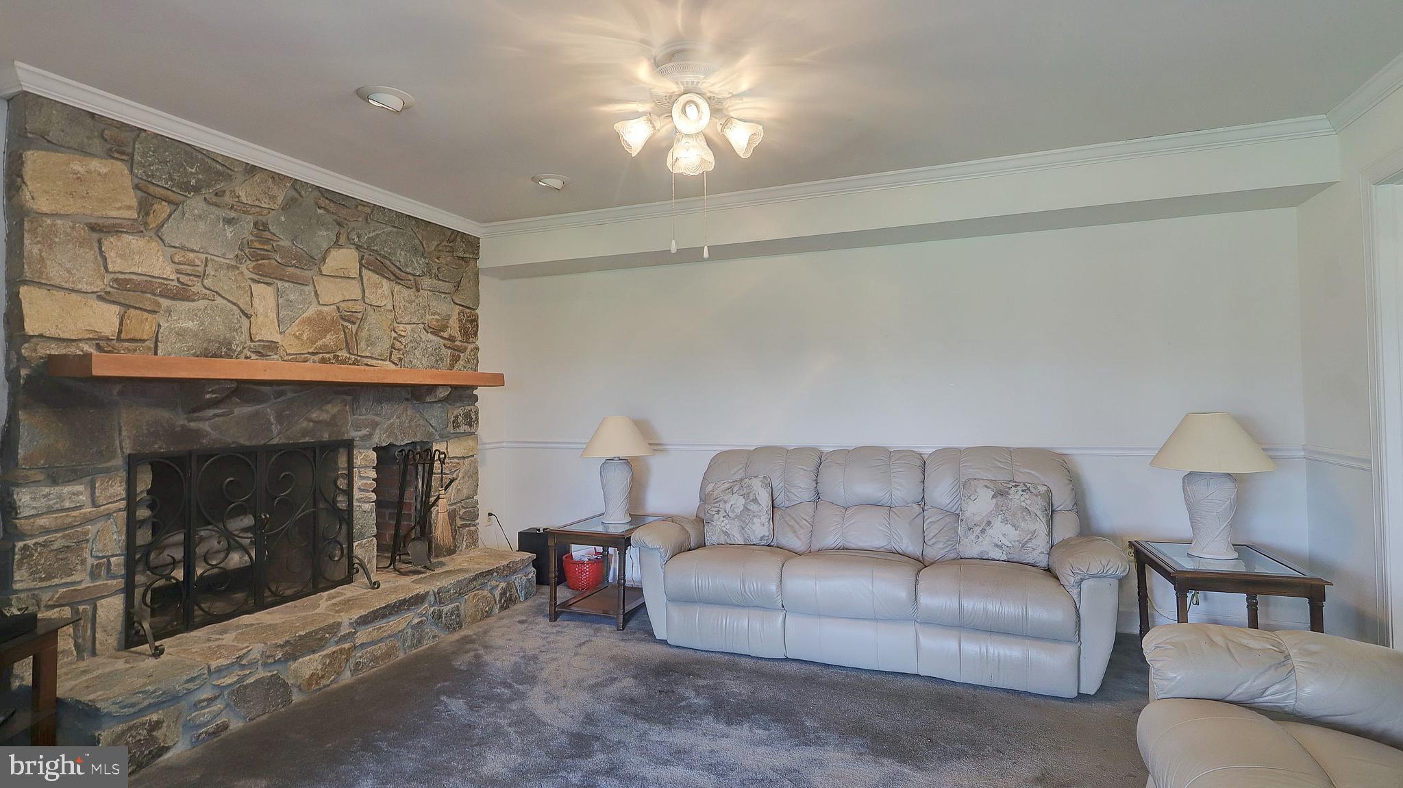 4310 High Ridge Road Haymarket, VA 20169 - Photo 16 of 94 Living Room