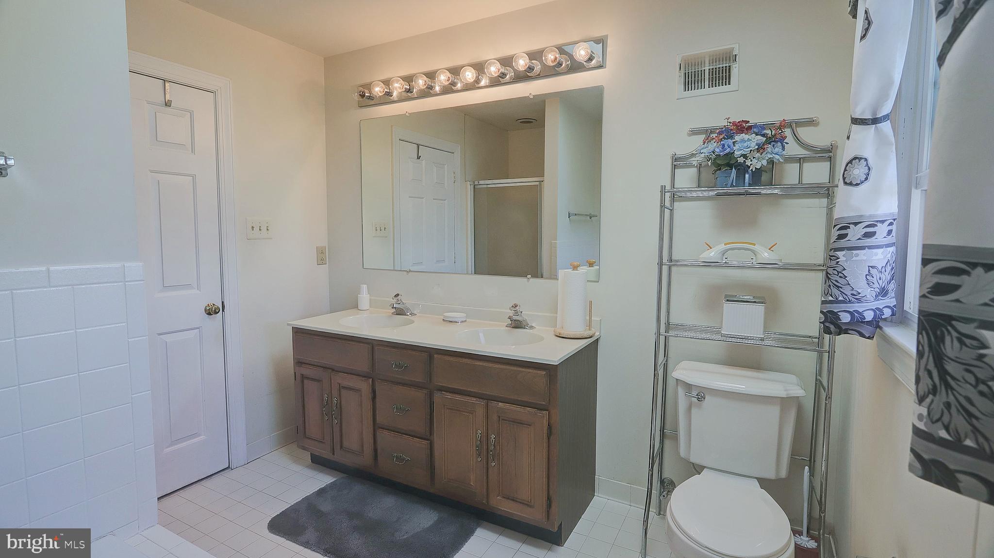 4310 High Ridge Road Haymarket, VA 20169 - Photo 33 of 94 Bathroom