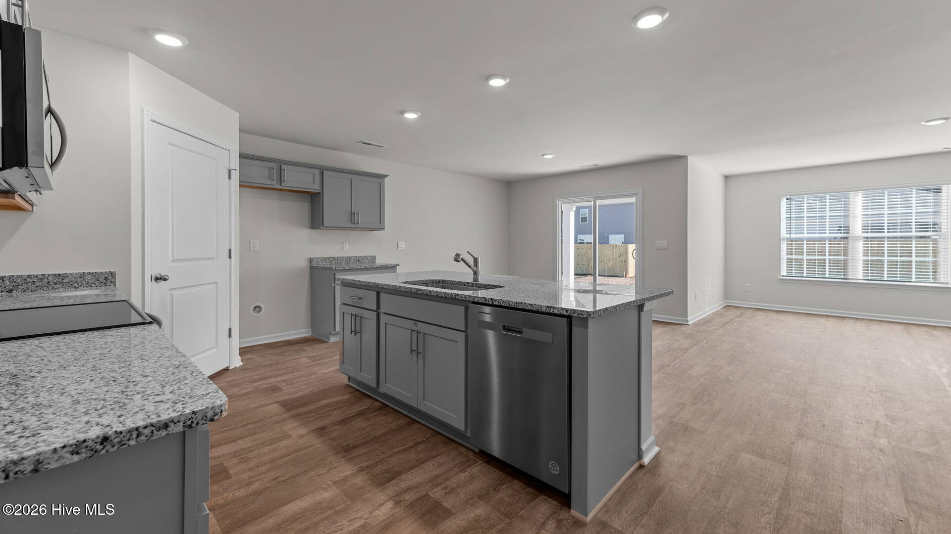 4047 Topsail Trail New Bern, NC 28560 - Photo 2 of 24 25-web-or-mls-DSC_1482