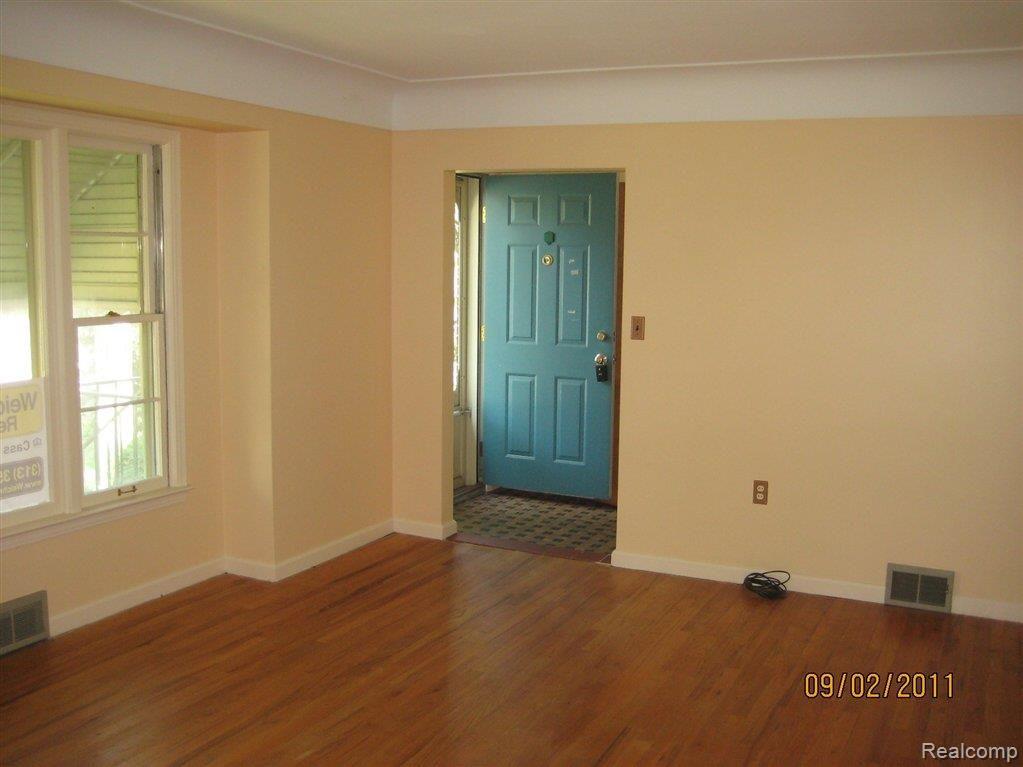 10381 Pardee Road Taylor, MI 48180 - Photo 3 of 16 IMG_3180.JPG