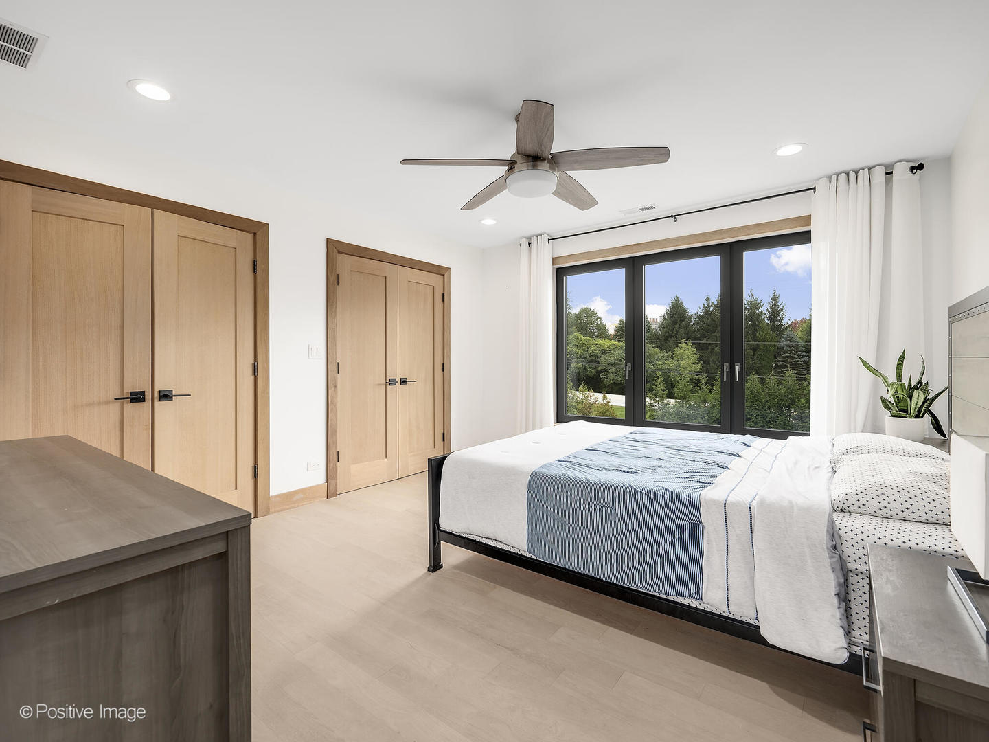 11670 79th Street Burr Ridge, IL 60527 - Photo 21 of 31 a bedroom with a large bed and a window