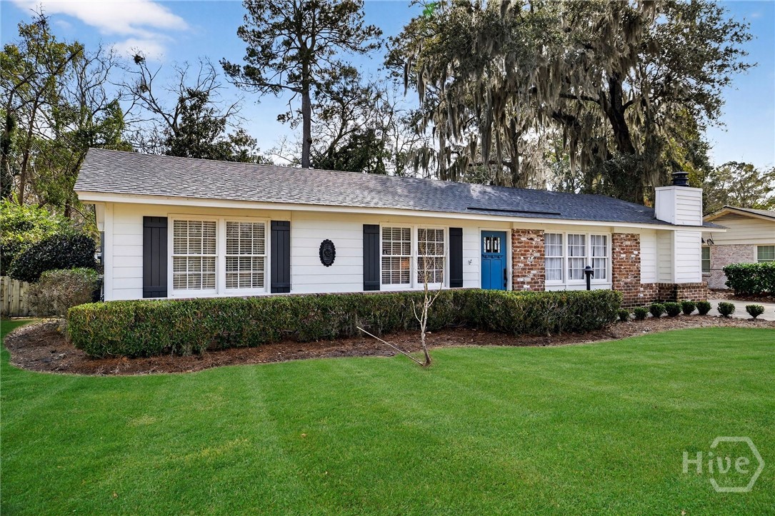 30 Cardinal Road Savannah, GA 31406 - Photo 4 of 61 Welcome Home! Grass has been digitally enhanced