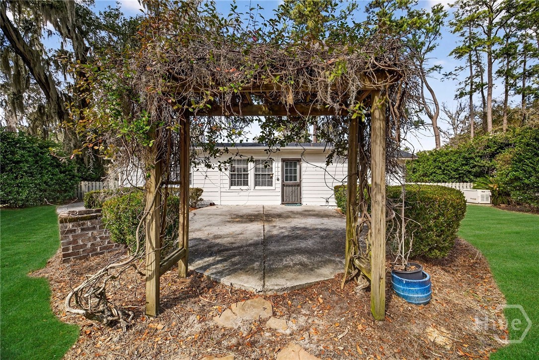 30 Cardinal Road Savannah, GA 31406 - Photo 46 of 61 Extra large lot with spacious backyard. Grass has been digitally enhanced.