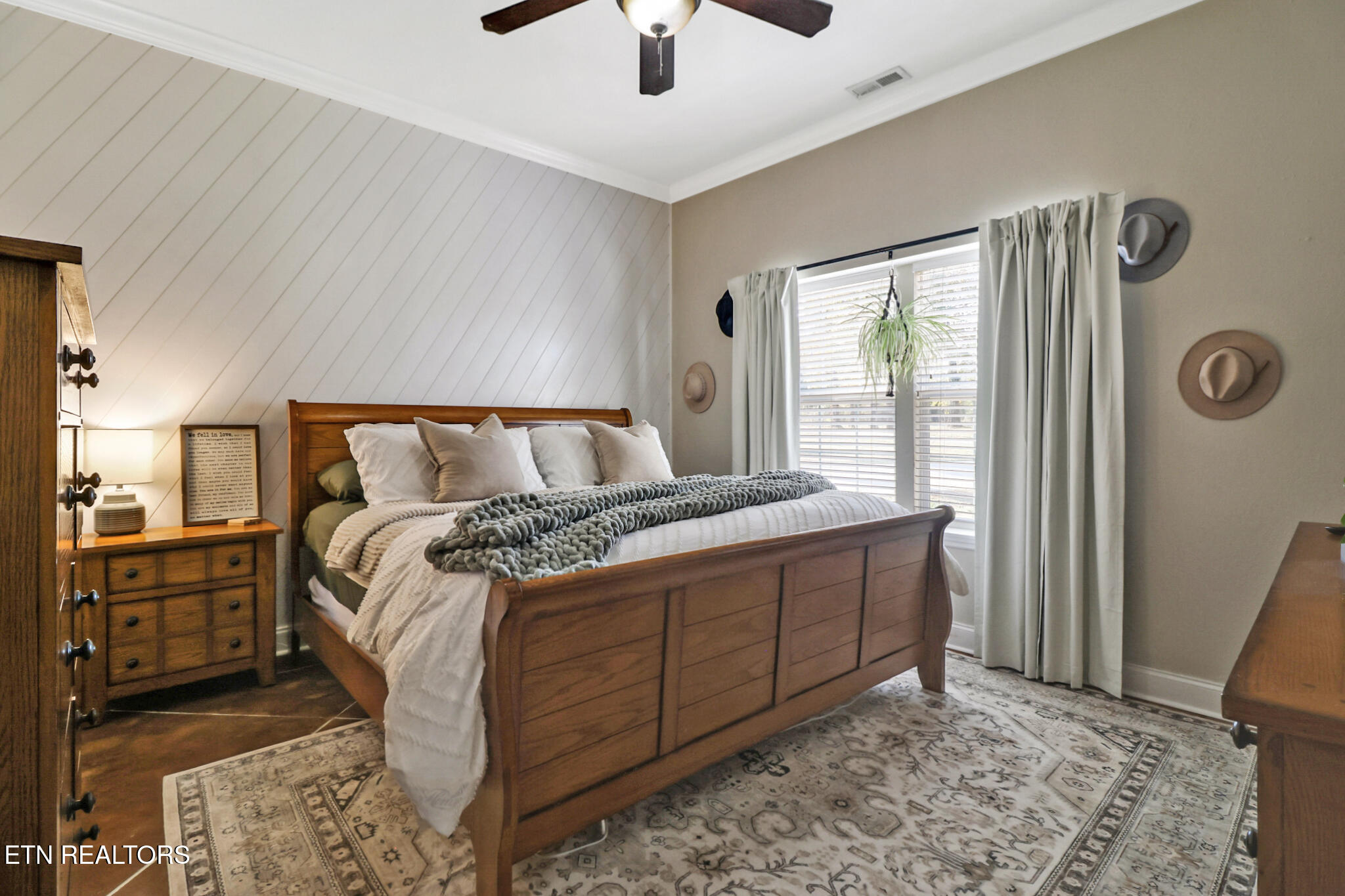 1803 Lawnville Road Kingston, TN 37763 - Photo 12 of 28 Primary Bedroom