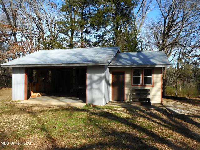 $896,000 | 593 Rocky Hill Road, Pickens, MS 39146