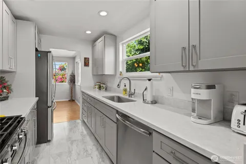 $1,348,888 | 707 West Bertona Street, Seattle, WA 98119