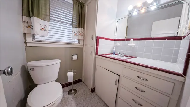 $165,000 | 907 Peach Street, El Campo, TX 77437