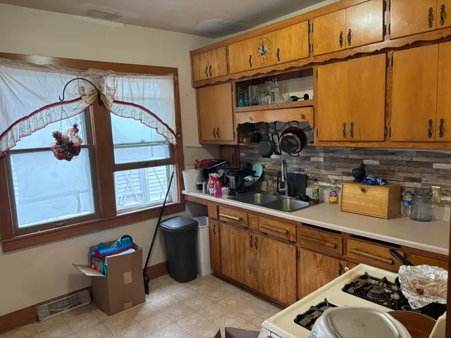 $169,900 | 1041 College Avenue, Racine, WI 53403