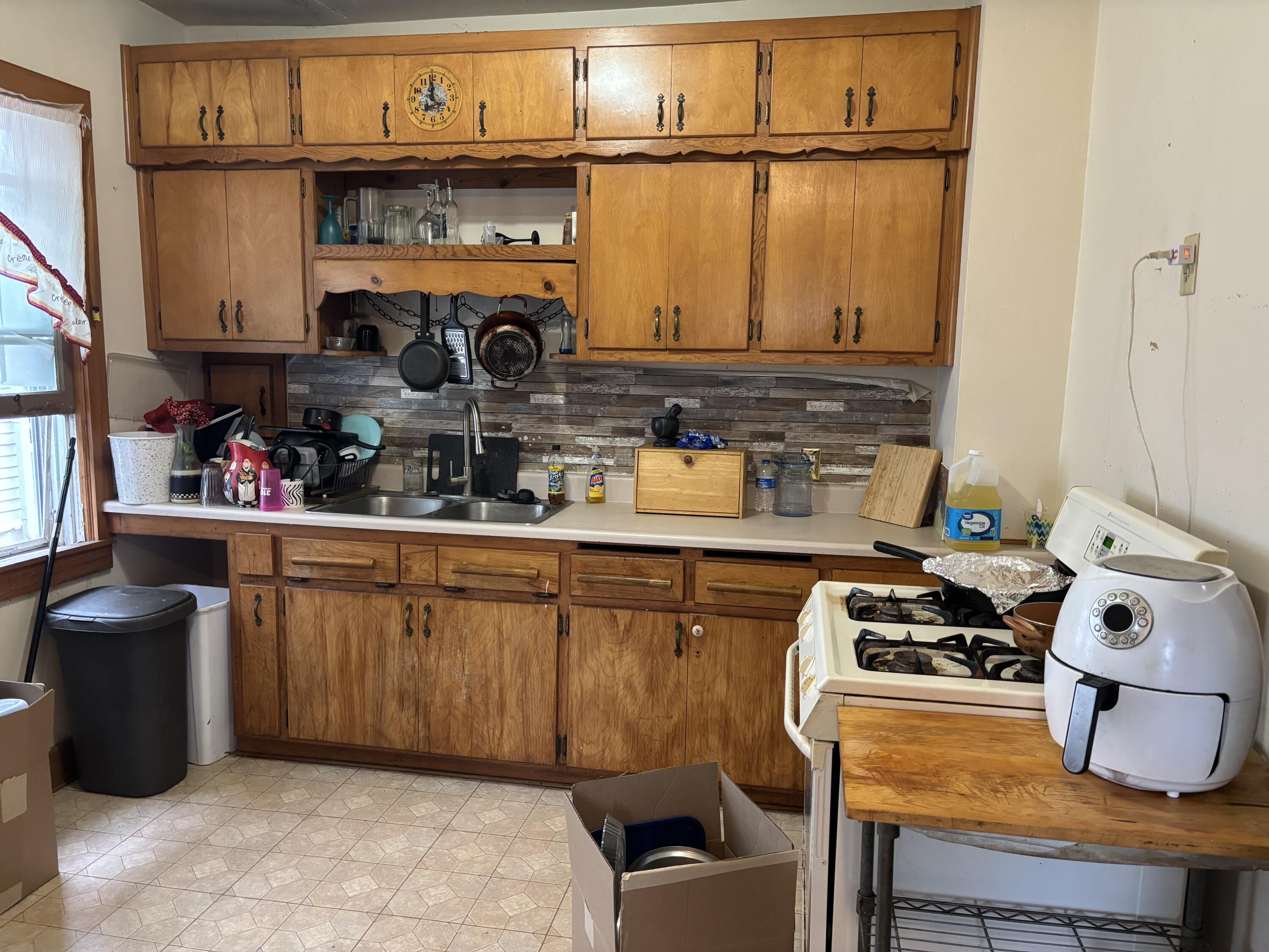 1041 College Avenue Racine, WI 53403 - Photo 10 of 21 IMG_5510