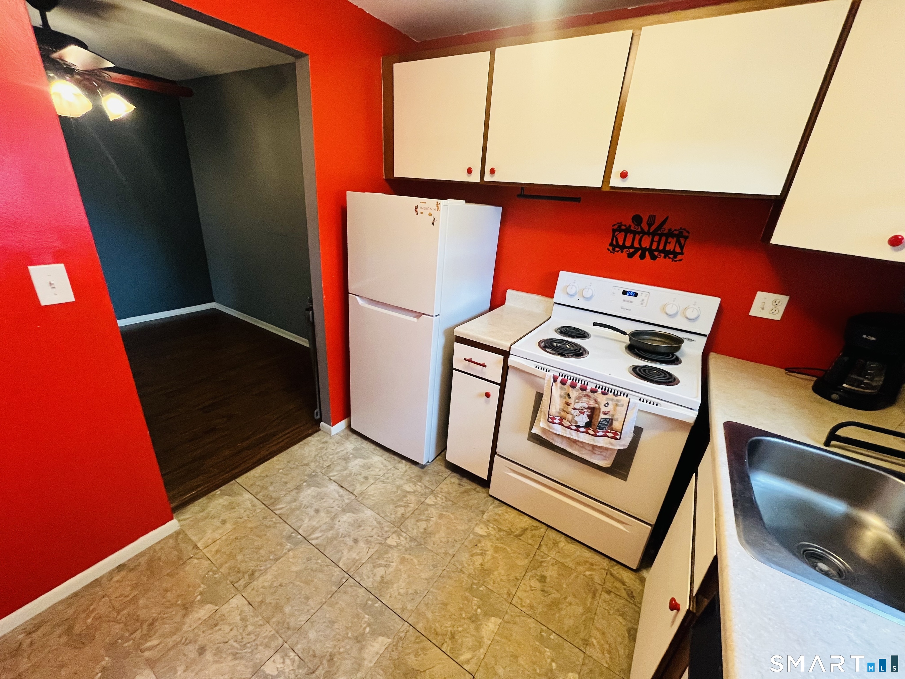 53 Wolcott Hill Road, Unit B17 Wethersfield, CT 06109 - Photo 9 of 25