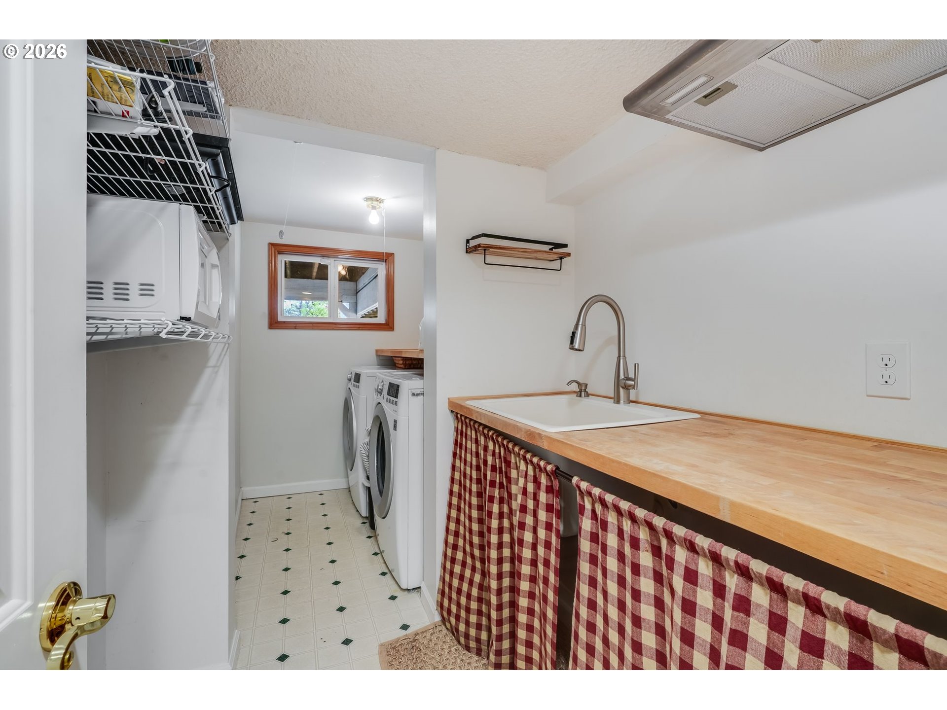 610 Southwest Primrose Street Portland, OR 97219 - Photo 3 of 27