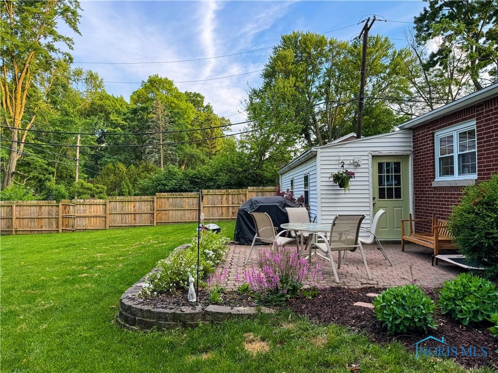 2804 Evergreen Road Toledo, OH 43606 - Photo 5 of 36 Patio????????????????????????????????