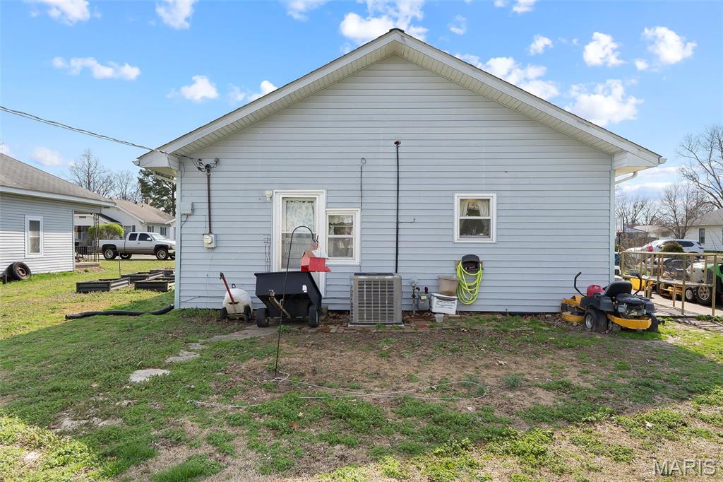 323 Wright Avenue Chaffee, MO 63740 - Photo 4 of 19